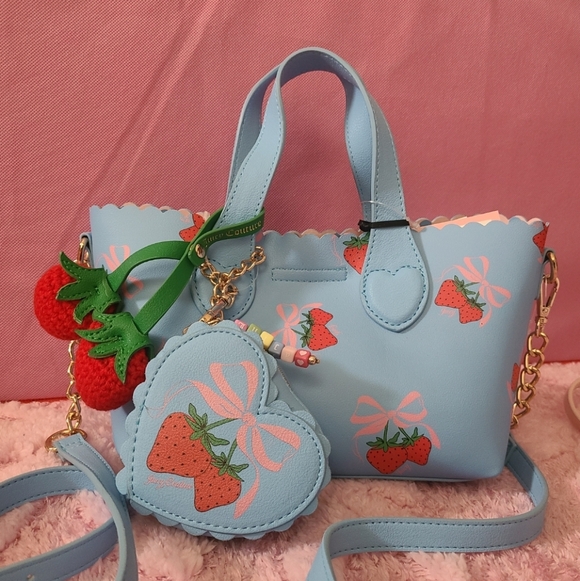 Juicy Couture Handbags - Juicy Couture Bag 🍓